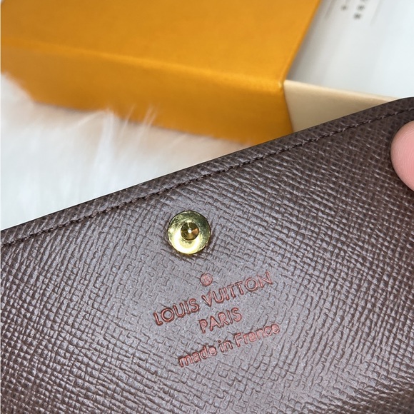 LOUIS VUITTON KEY HOLDER - Picture 8 of 11